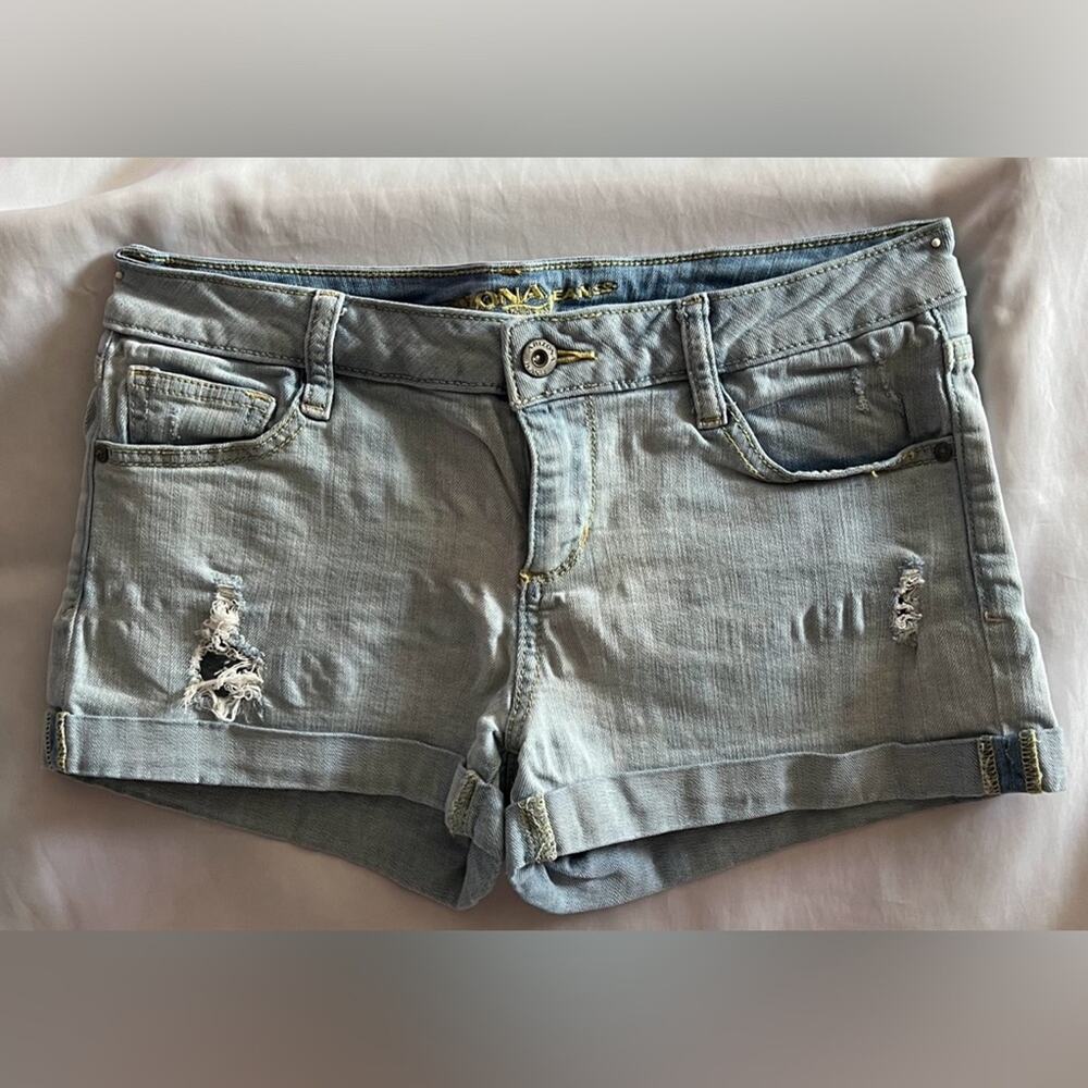 Arizona Jean Co denim shorts Light blue‎ faded with distress Size 5. 2114